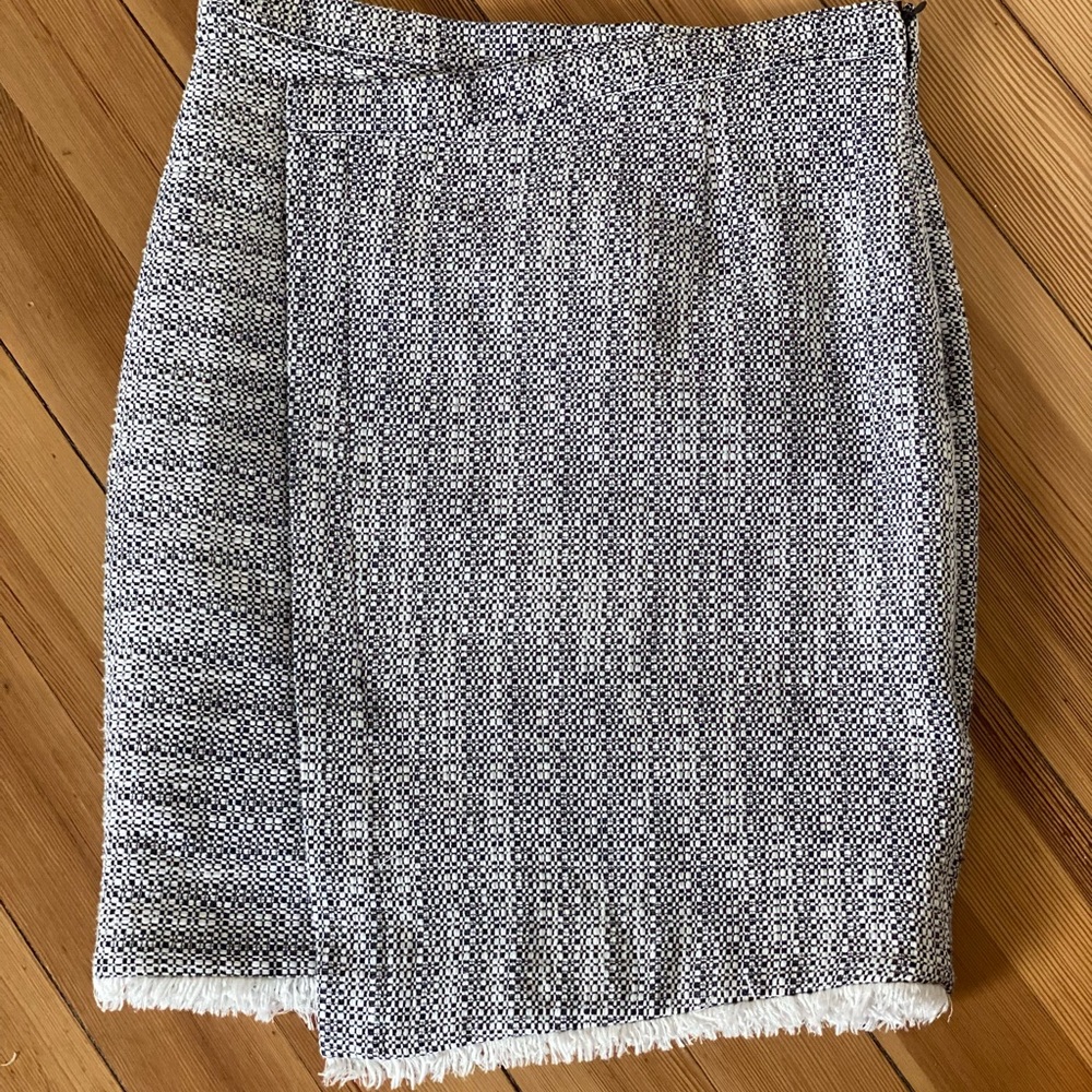 BROOKS BROTHERS Tweed Fringe Hem faux wrap skirt. Size 8